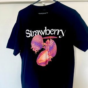 Atthemoment graphic tee